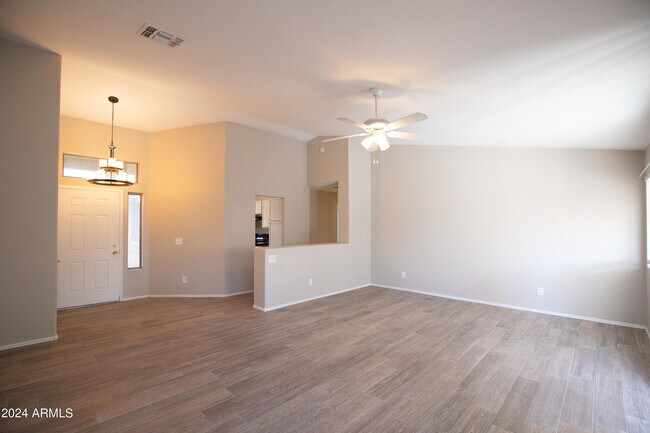 Building Photo - 30517 N Royal Oak Way