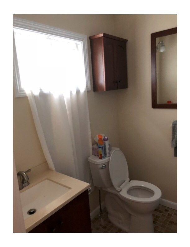 Primer baño (junto a la cocina) - 146 West St