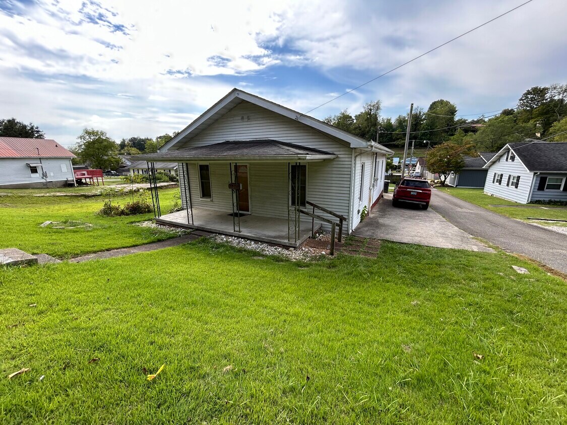 Foto principal - 807 W 4th St