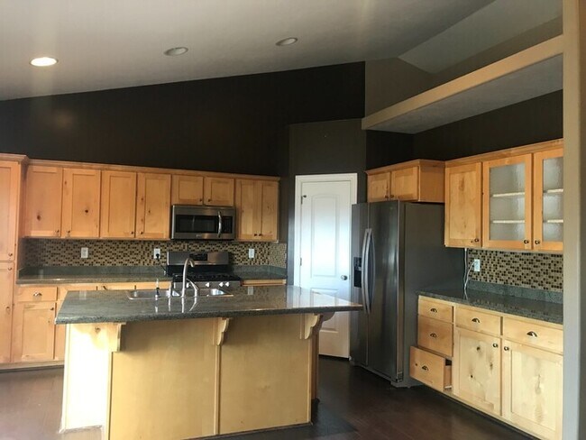 Building Photo - 6 Bedroom Dream Home In South Jordan