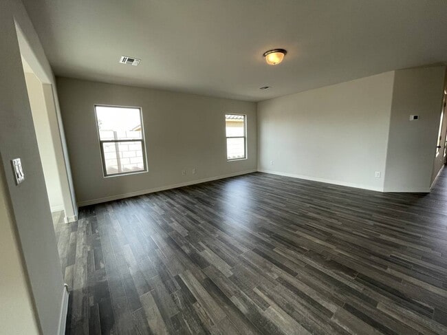 Building Photo - 1039 W Seminole Dr