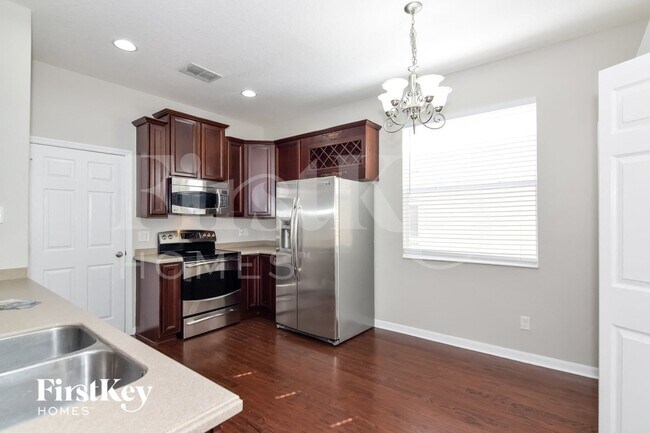 Foto del edificio - 7847 Foxgrove Dr