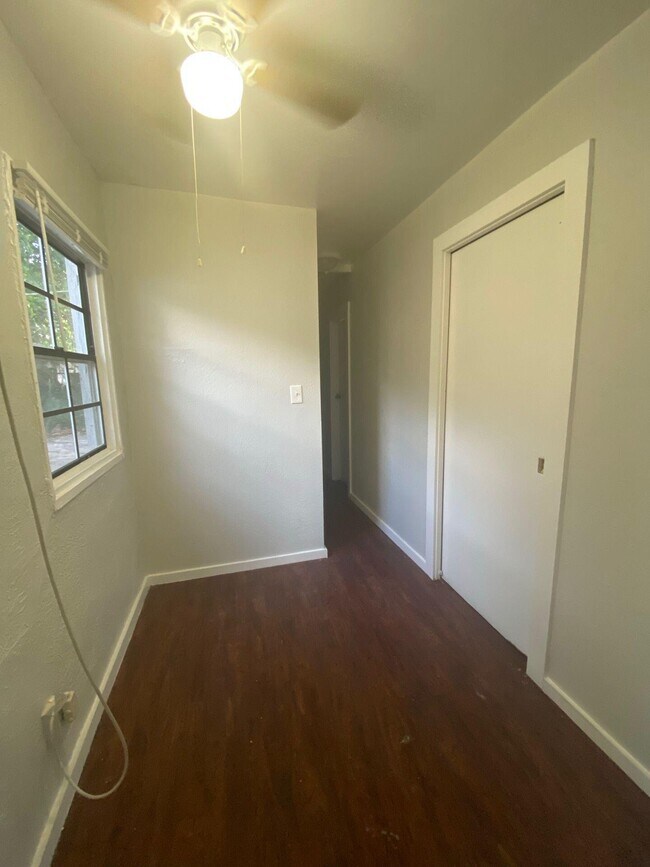 Foto del edificio - 3723 Morton Ave