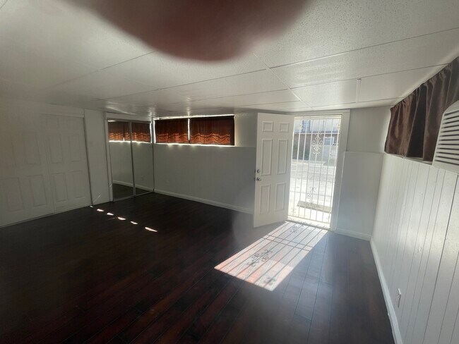 Room 2 - 3980 Palos Verdes St