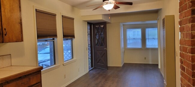 Building Photo - Charming 1 Bedroom Home With Bonus Area