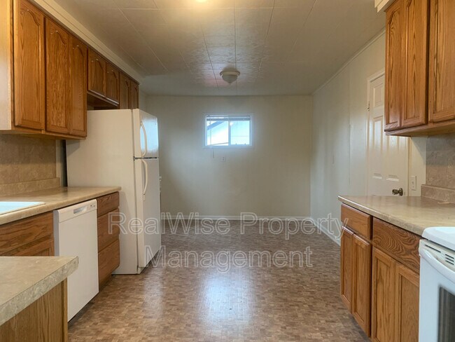 Building Photo - 930 SW Oak St