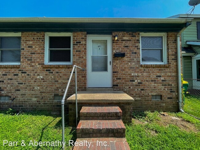 Building Photo - 2 br, 1 bath House - 810 A E. Poythress St...
