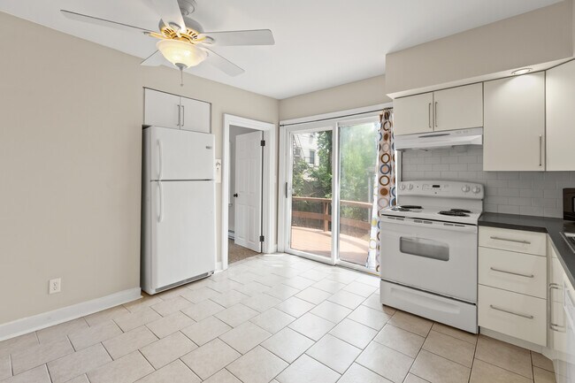 Kitchen - 19 Western Ave