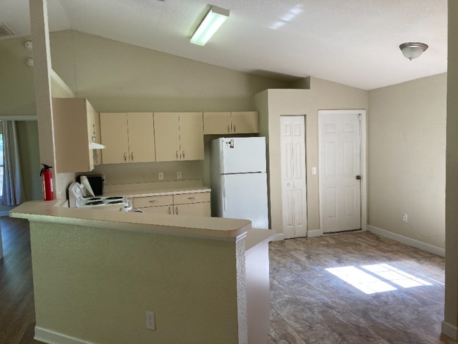 Building Photo - 6430 NW 56th Terrace