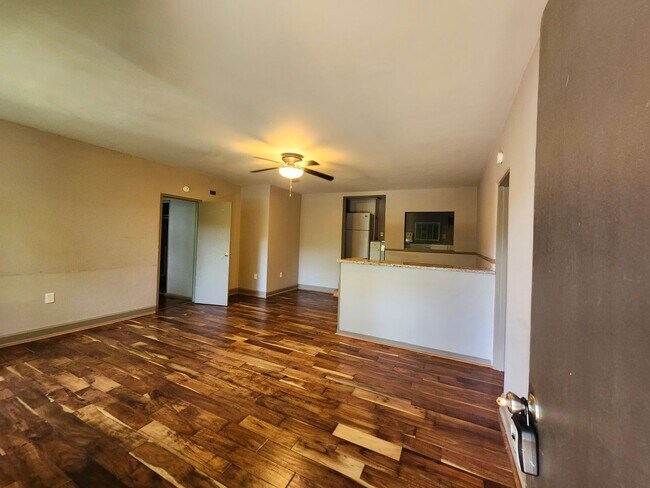 Foto del edificio - 4911 Sunnyside Ave