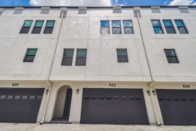 Foto del edificio - 622 S Matanzas Ave