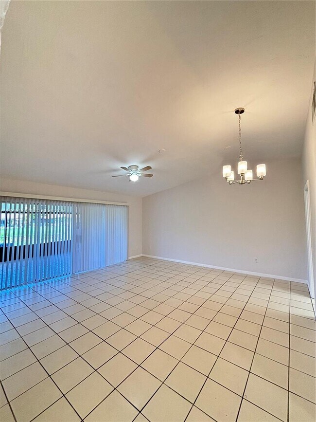 Foto del edificio - 12335 SW 110th South Canal St Rd