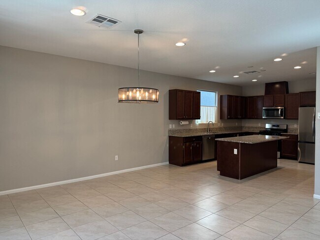 Building Photo - Home 3brs, 3bth, den, 2cg, private back yard.