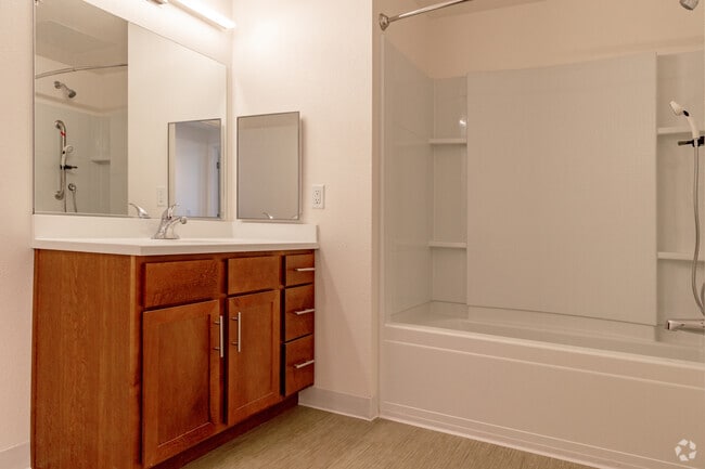 2BR, 1BA - 890SF - Monroe Commons