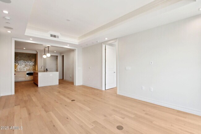 Foto del edificio - 4240 E Camelback Rd