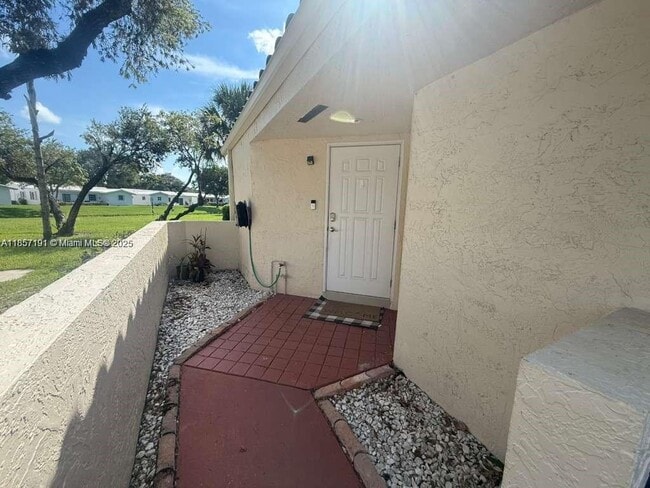 Foto del edificio - 8148 NW 17th Ct