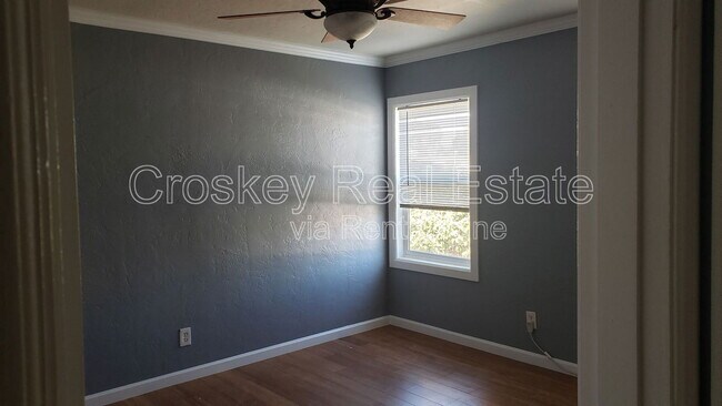 Foto del edificio - 461 E 9th St