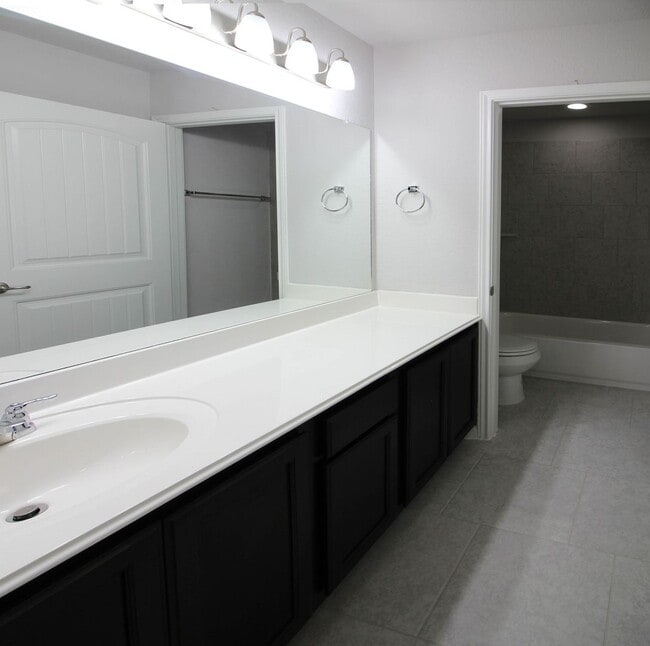 Building Photo - Immaculate home for lease