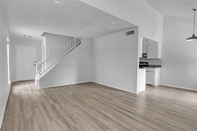 Foto del edificio - 2414 B Patrick Henry St