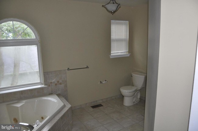 Building Photo - 1 Haystack Ct