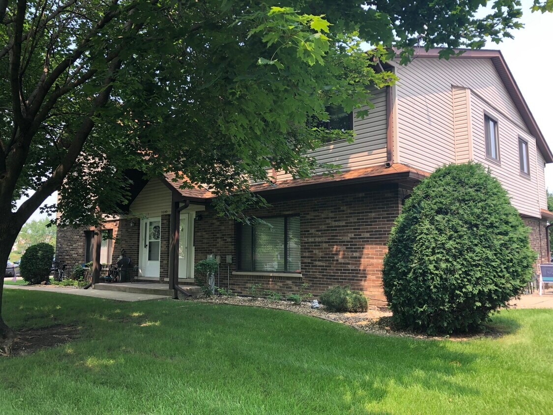 Primary Photo - 16140 Apple Ln