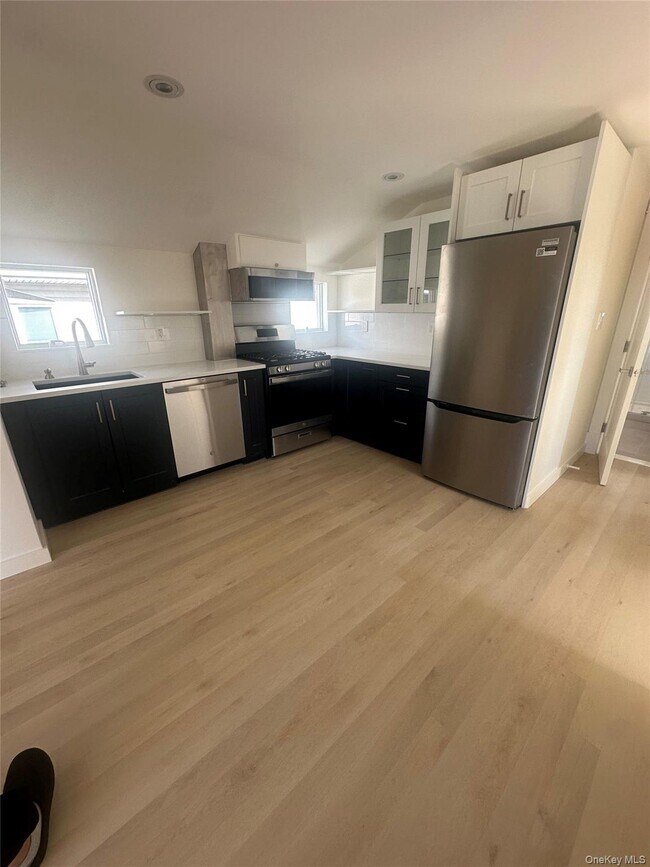 Foto del edificio - 557 E Hudson St