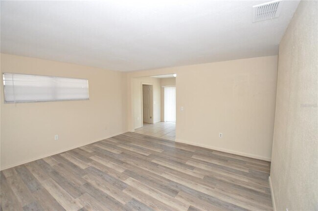Foto del edificio - 2587 Sun Acres Blvd