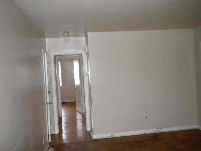 Building Photo - 100 West 41 Street APT II