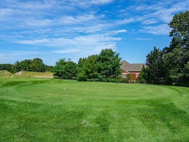 Foto del edificio - 1 Clubhouse Dr