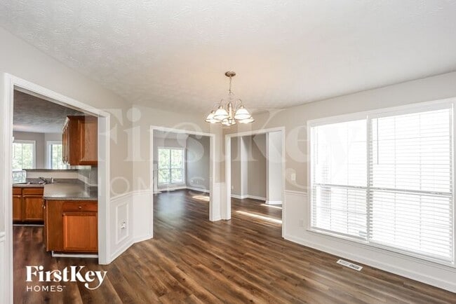 Building Photo - 7956 Clearview Cir