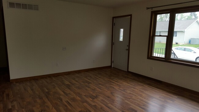 Foto del edificio - 417 W 2nd Pl