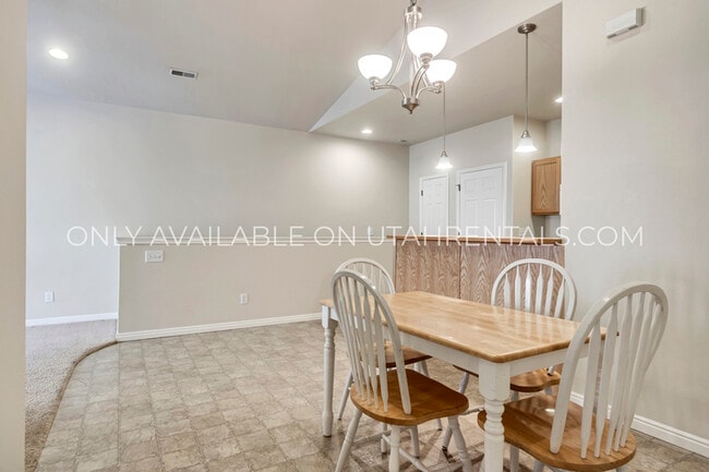 Building Photo - 1132 Canyon Meadow Dr