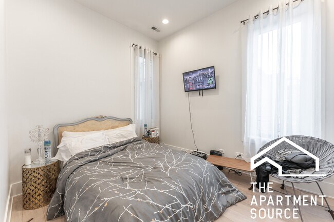 Foto del edificio - 3059 W Diversey Ave