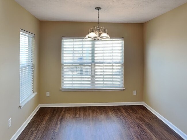 Building Photo - 4005 Strata Dr