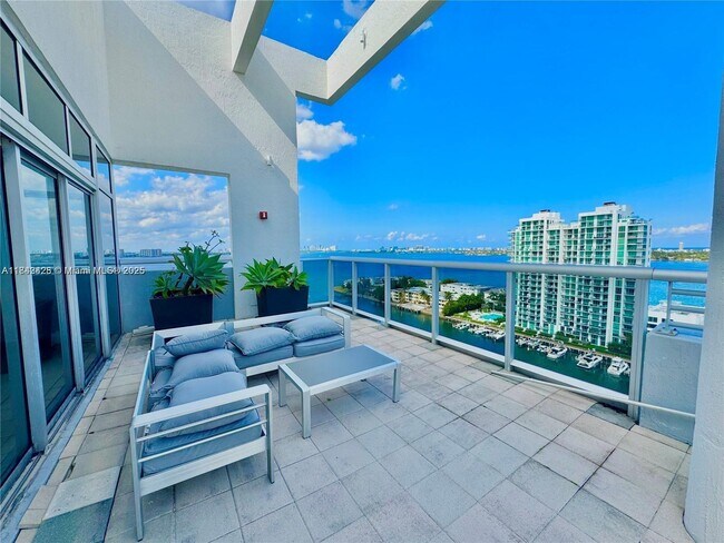 Foto del edificio - 7929 West Dr