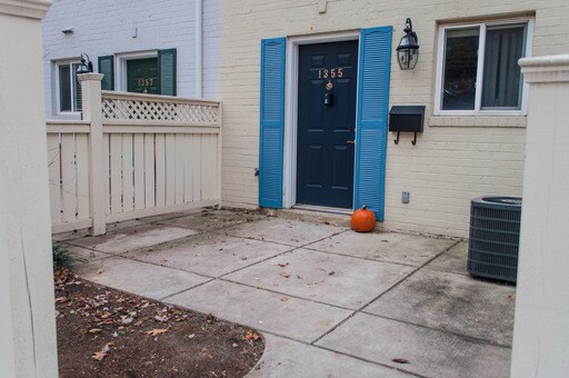 Foto principal - 1355 N Van Dorn St