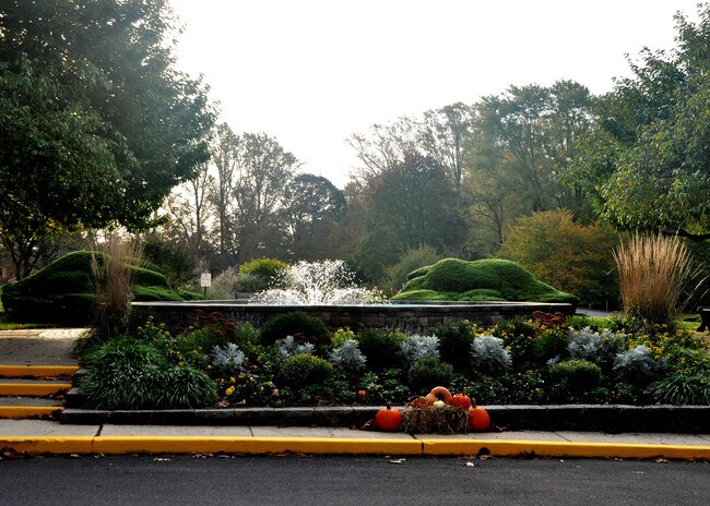 Fountain - 135 Stafford Dr