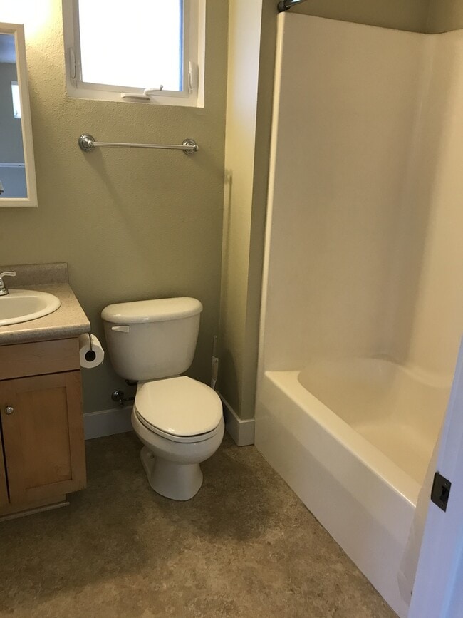 Building Photo - Studio unit in Doe Mill