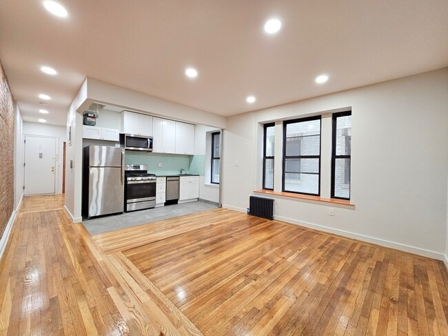 Building Photo - 610 W 150th St