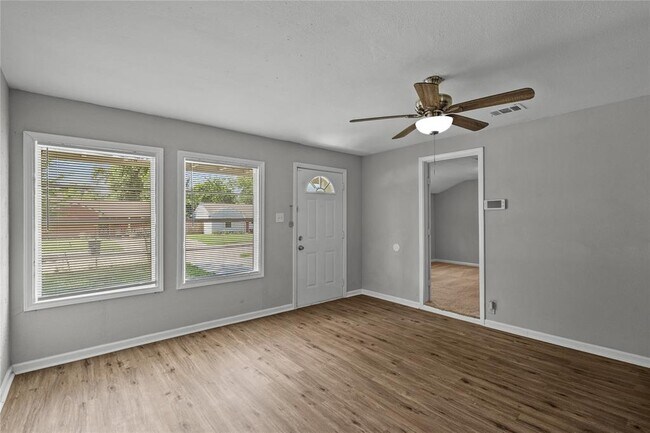 Building Photo - 5931 Southville St