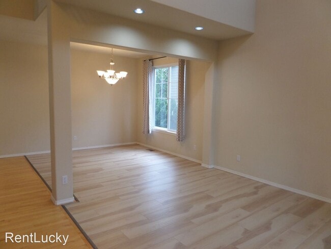 Building Photo - 4 br, 3 bath House - 111 203rd St SE