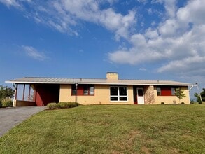 Building Photo - 221 Grandview Dr