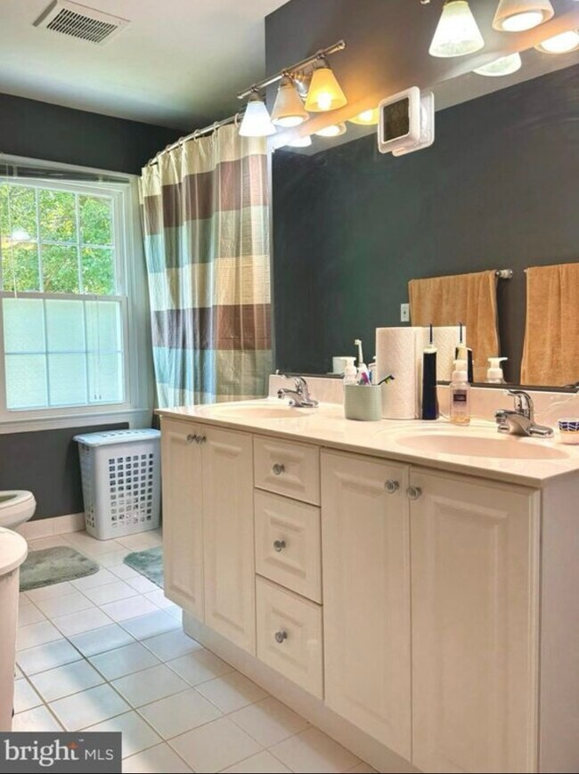 Foto del edificio - 8407 Finlay Ct