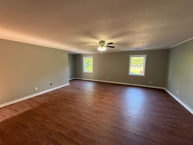 Building Photo - 722 Kitchen St