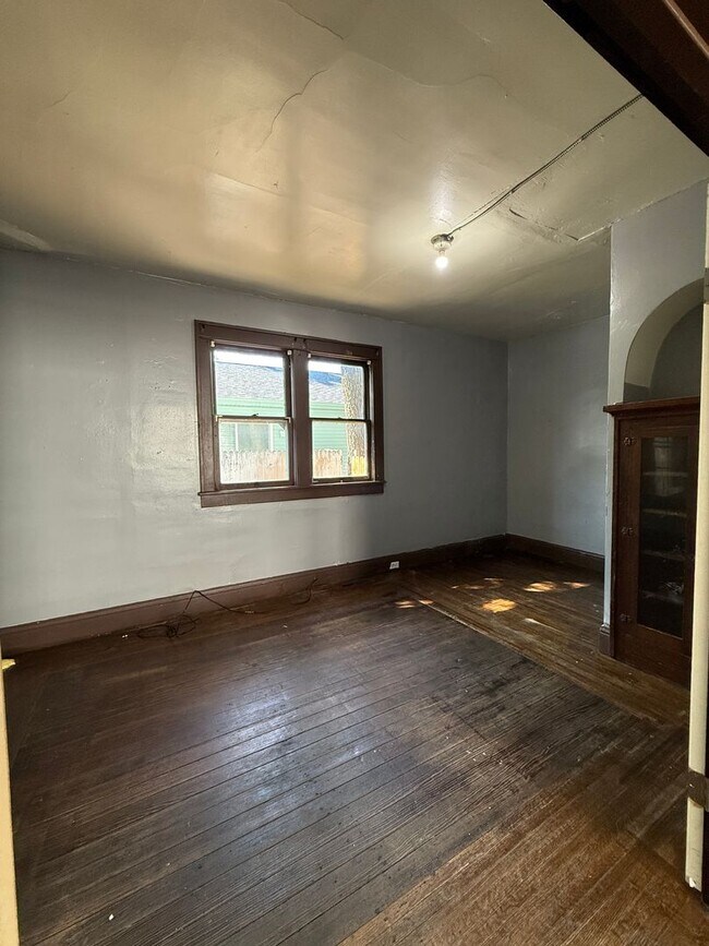 Foto del edificio - Large 4 bedroom Home