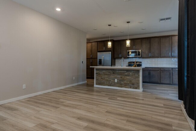 Building Photo - 1111 W. Diamondback Dr.