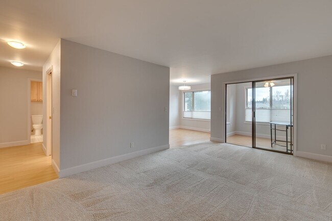 Building Photo - Wedgwood Area Condo For Rent!