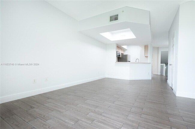 Foto del edificio - 755 SW 148th Ave