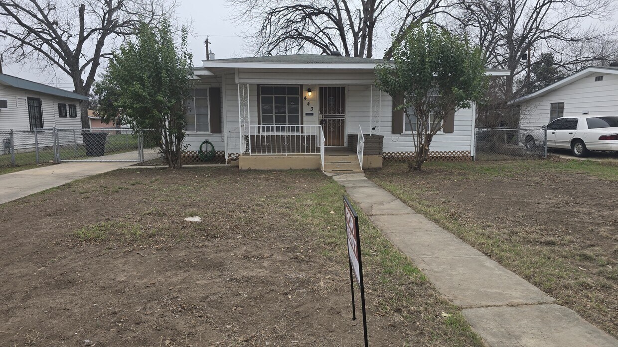 Primary Photo - 443 Fargo Ave