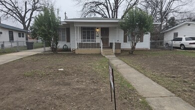 Building Photo - 443 Fargo Ave Building Photo - 443 Fargo Ave